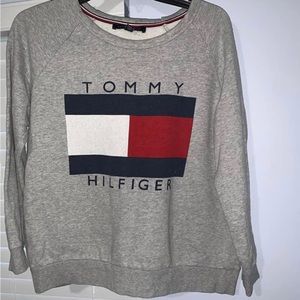 Tommy Hilfiger sweatshirt. Size Medium.